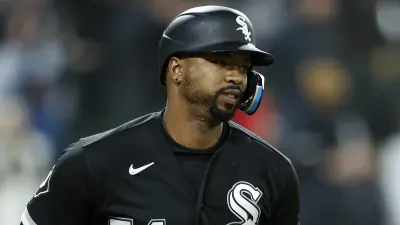 Eloy Jimenez rounding the bases