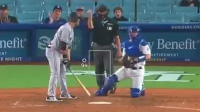 Phil Cuzzi calling a strike