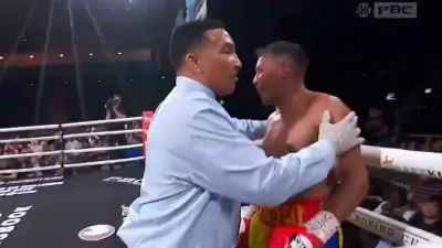 Tony Weeks stops the fight