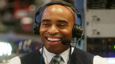 Tiki Barber broadcasting a game