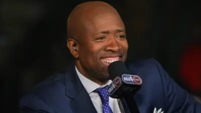 Kenny Smith in the booth