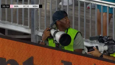 Ken Griffey Jr ready to photograph