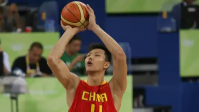 Yi Jianlian ready to shoot