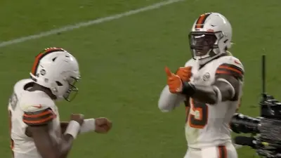 Deshaun Watson and David Njoku celebrate a play