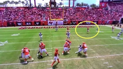 Justin Fields misses a wide open receiver