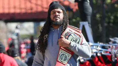 Jarvis Jones carrying a belt