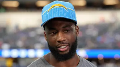 Mike Williams in a Chargers hat