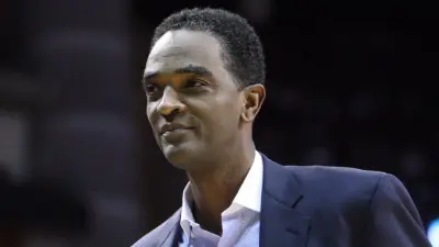 Ralph Sampson looking on