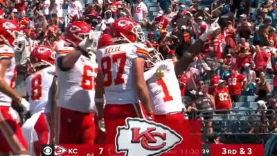 Travis Kelce in the end zone
