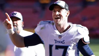 Ryan Tannehill holds up a finger