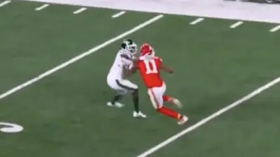 Sauce Gardner grabs a wide receiver