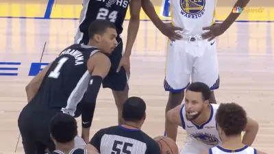 Steph Curry and Victor Wembanyama prepare for jump ball during Spurs-Warriors preseason finale