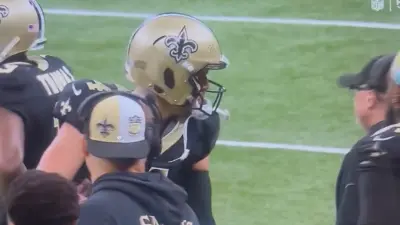 Derek Carr looks at Pete Carmichael
