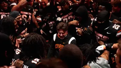 Mike Gundy dancing