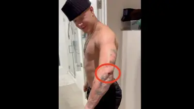 Christian McCaffrey showing his bruises after a 49ers-Seahawks game