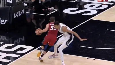 Heat guard Duncan Robinson blows by Spurs rookie Victor Wembanyama