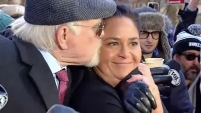 Terry Bradshaw kisses a celebrity chef