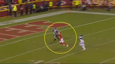 Marquez Valdes-Scantling drops a ball