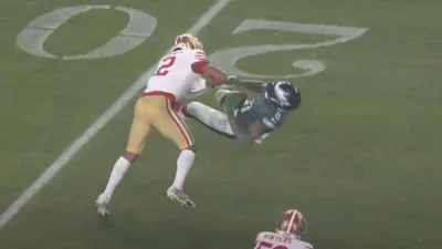 D'Andre Swift getting hit during Eagles-49ers game