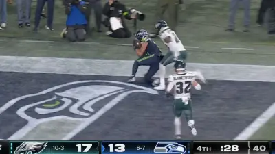 Seahawks wide receiver Jaxon Smith-Njigba scores a touchdown against the Eagles