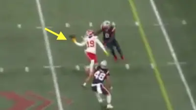 Kadarius Toney bobbles a pass
