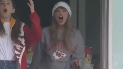 Taylor Swift screams at a Chiefs game