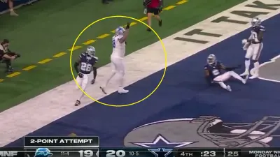 Taylor Decker catches the ball