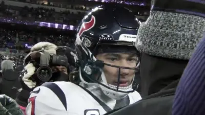 CJ Stroud talks with Lamar Jackson on the field