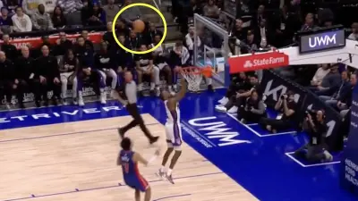 DeAron Fox blows an easy dunk attempt
