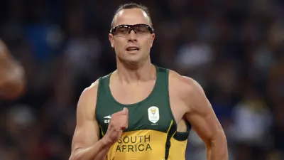 Oscar Pistorius running