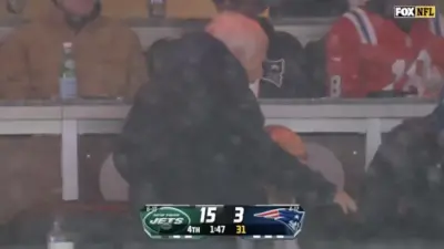 Robert Kraft leaves his luxury box