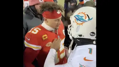 Tua Tagovailoa asks for Patrick Mahomes' jersey after Dolphins-Chiefs playoff game