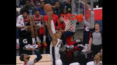 Spurs center Victor Wembanyama blocks Wizards big man Daniel Gafford
