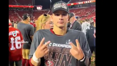 Brock Purdy flashes his fingers