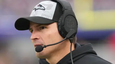 Mike Macdonald coaching for the Ravens