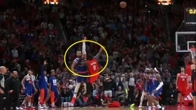 Jalen Brunson contests Aaron Holiday at the end of a Knicks-Rockets game