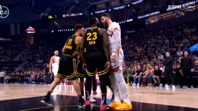 Draymond Green and Jusuf Nurkic chirp at each other during Suns-Warriors game