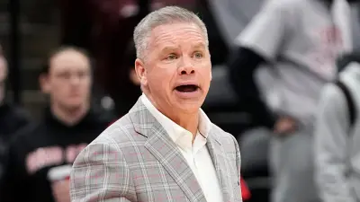 Chris Holtmann coaching at Ohio State