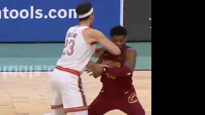 Zach Collins elbows Donovan Mitchell