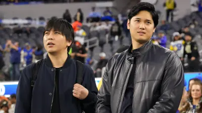 Ippei Mizuhara and Shohei Ohtani standing together