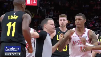 Jabari Smith Jr. and Kris Dunn throw punches, get ejected during Rockets-Jazz game