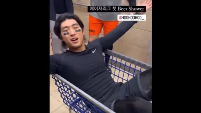 Jung Hoo Lee in a cart