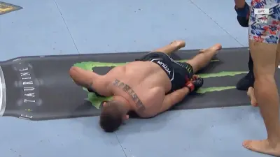 Justin Gaethje knocked out cold by Max Holloway at UFC 300