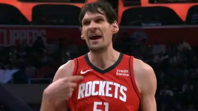 Bob Marjanovic points to himself
