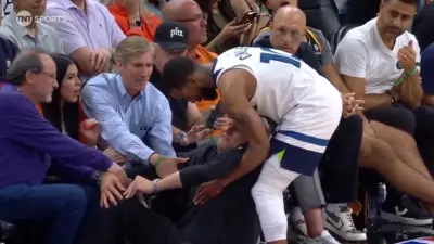 Chris Finch grabs his knee