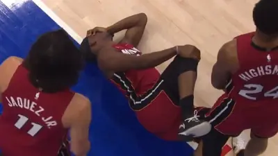 Jimmy Butler grabbing his knee in pain