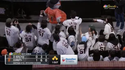 Jung Hoo Lee fans dancing during a Giants-Diamondbacks game