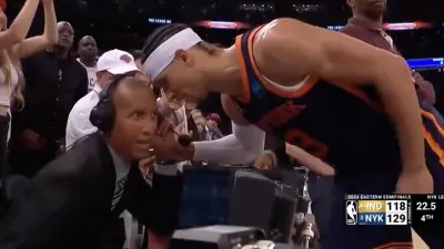 Reggie Miller talks to Josh Hart during a game