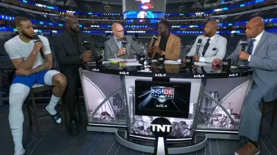 Draymond Green talking to Daniel Gafford on the TNT set