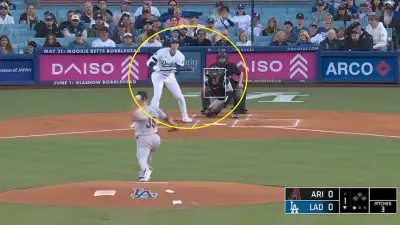 Shohei Ohtani ready to bunt